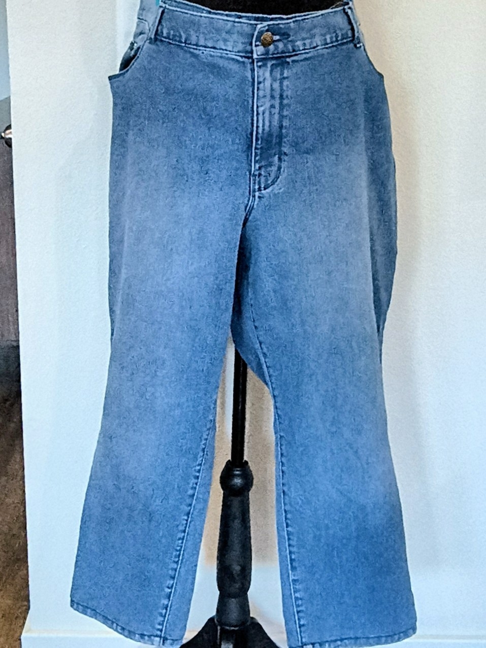 Catherines Petite Right Fit Medium Blue Denim Jeans 22wp